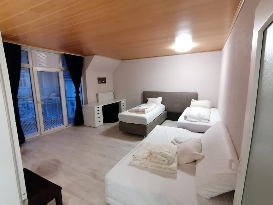 Bed, Balcony/Terrace, Photo of the whole room, Seating area, Bedroom, towels