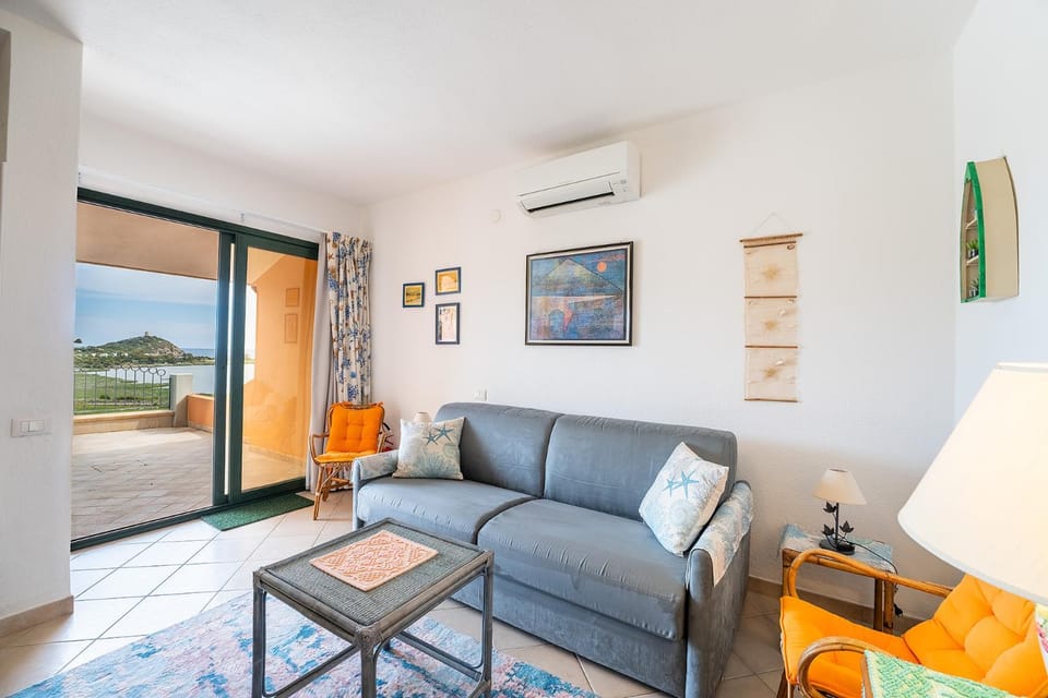 TV and multimedia, Living room, Seating area, air conditioner
