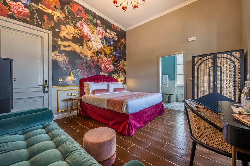 Bed, Photo of the whole room, Seating area, Bedroom