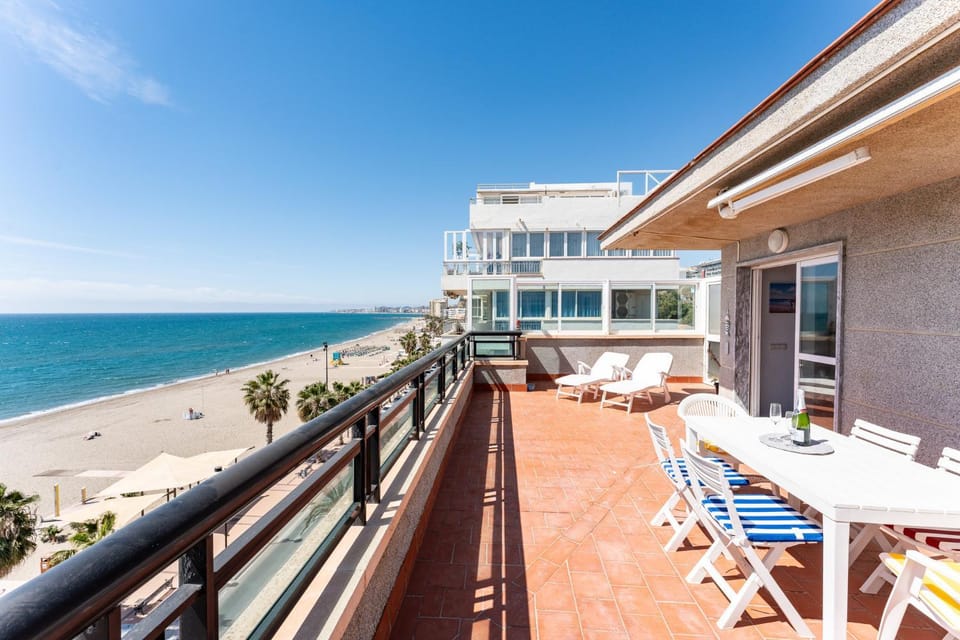 Property building, Day, Natural landscape, View (from property/room), Balcony/Terrace, Balcony/Terrace, Beach, Sea view, sunbed