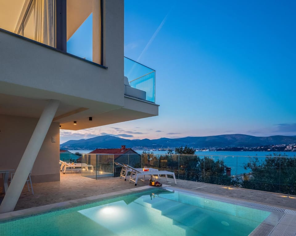 Sea view, Swimming pool