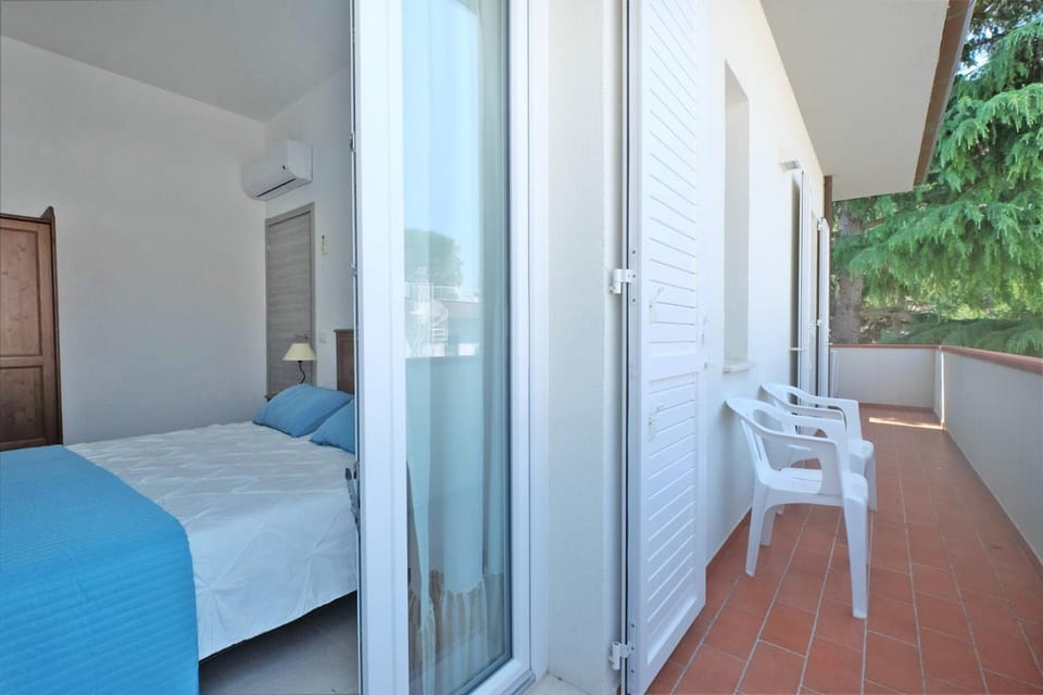 Bed, View (from property/room), Balcony/Terrace, Photo of the whole room, Bedroom, wardrobe