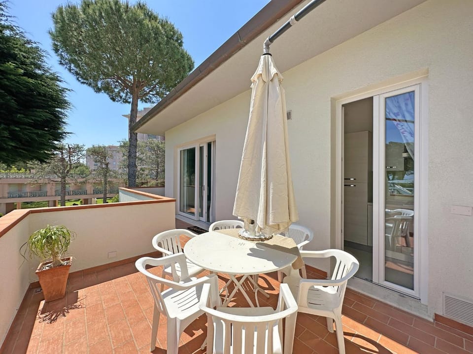 Property building, Day, View (from property/room), Balcony/Terrace, Dining area