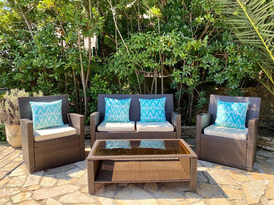 Off site, Garden