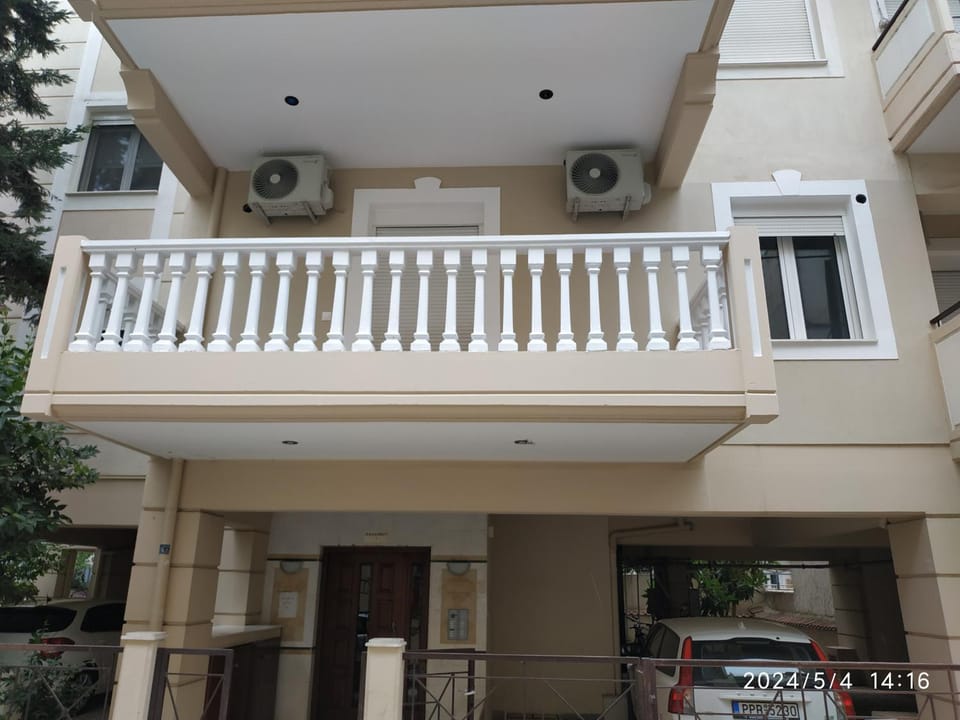 Property building, Day, View (from property/room), Balcony/Terrace
