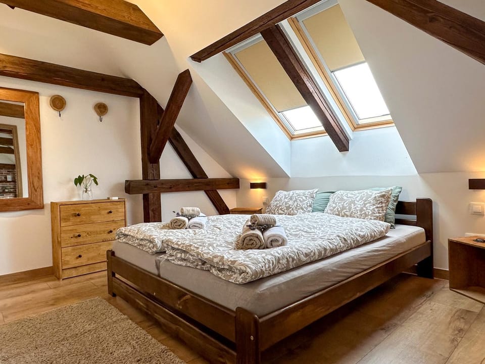 Bed, Photo of the whole room, Bedroom, towels