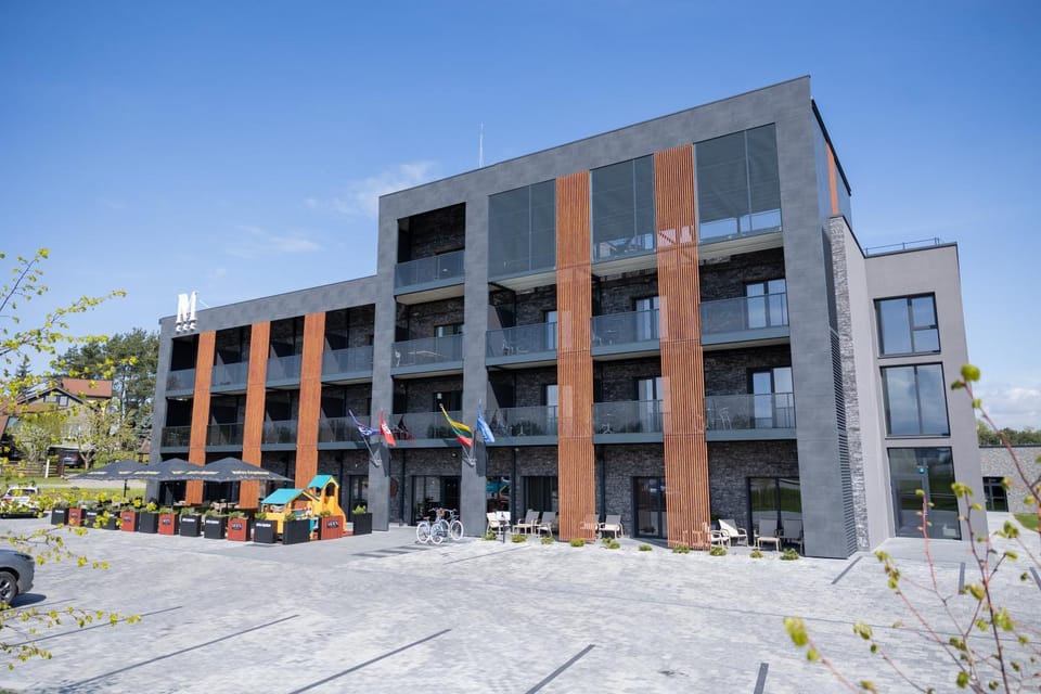 Property building, Day, Location