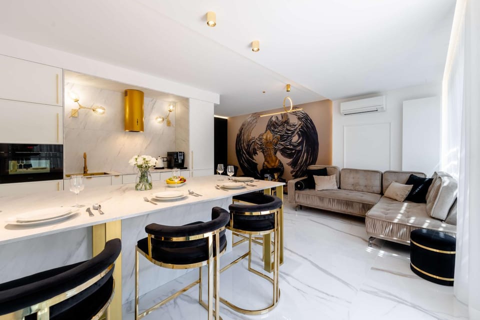 TV and multimedia, Kitchen or kitchenette, Living room, Seating area, Dining area