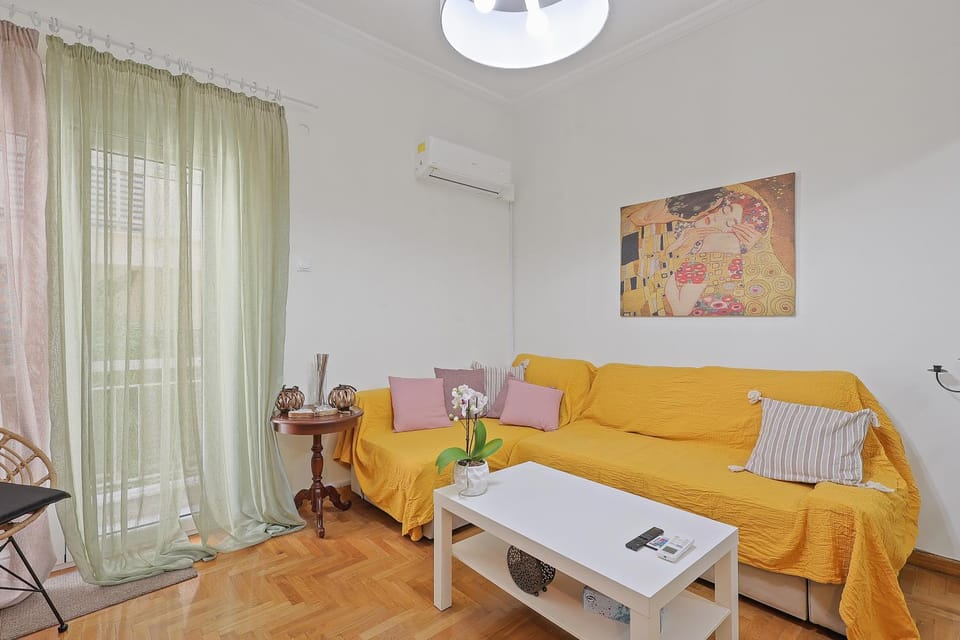 Living room, Seating area, air conditioner