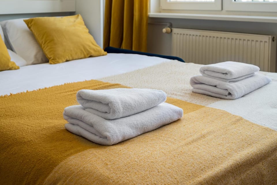 Bed, Photo of the whole room, Bedroom, internet, towels