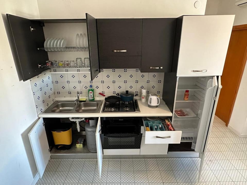Kitchen or kitchenette, pet friendly, stove