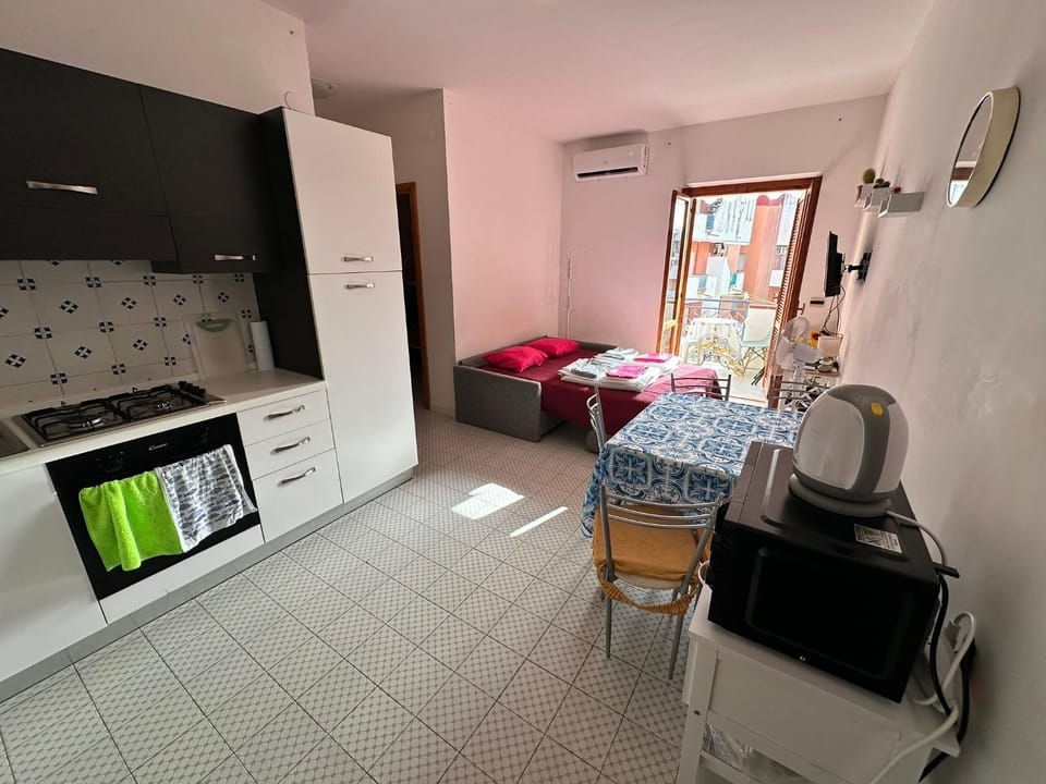 Property building, Bed, kitchen