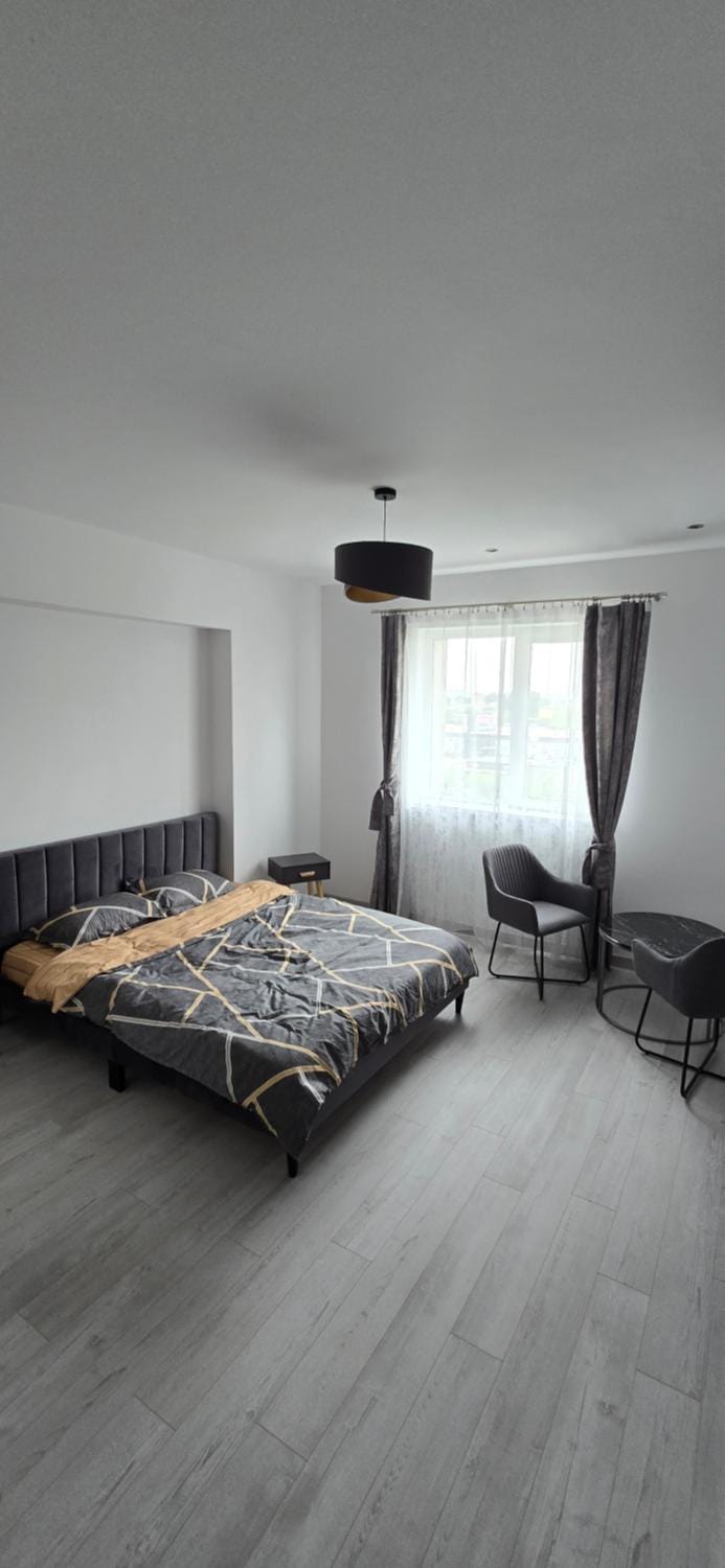 Bed, Seating area, Bedroom