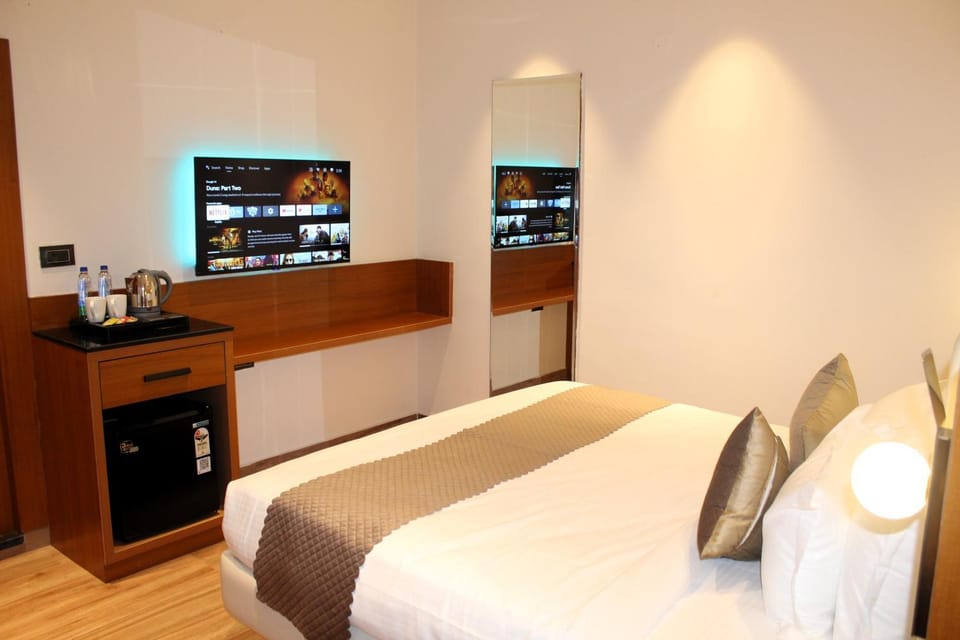 TV and multimedia, Photo of the whole room, Bedroom