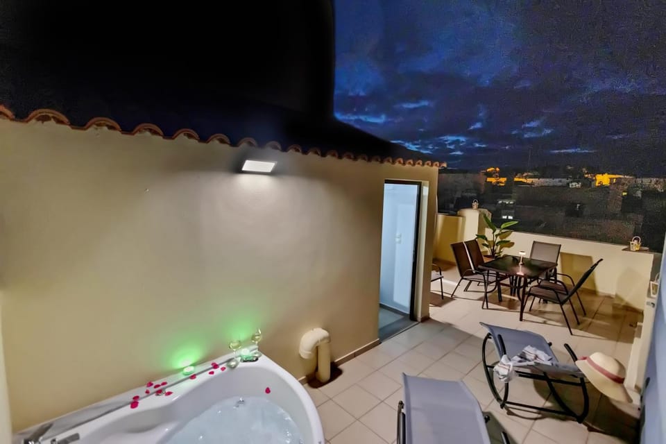 Patio, Night, Natural landscape, Hot Tub, View (from property/room), Balcony/Terrace
