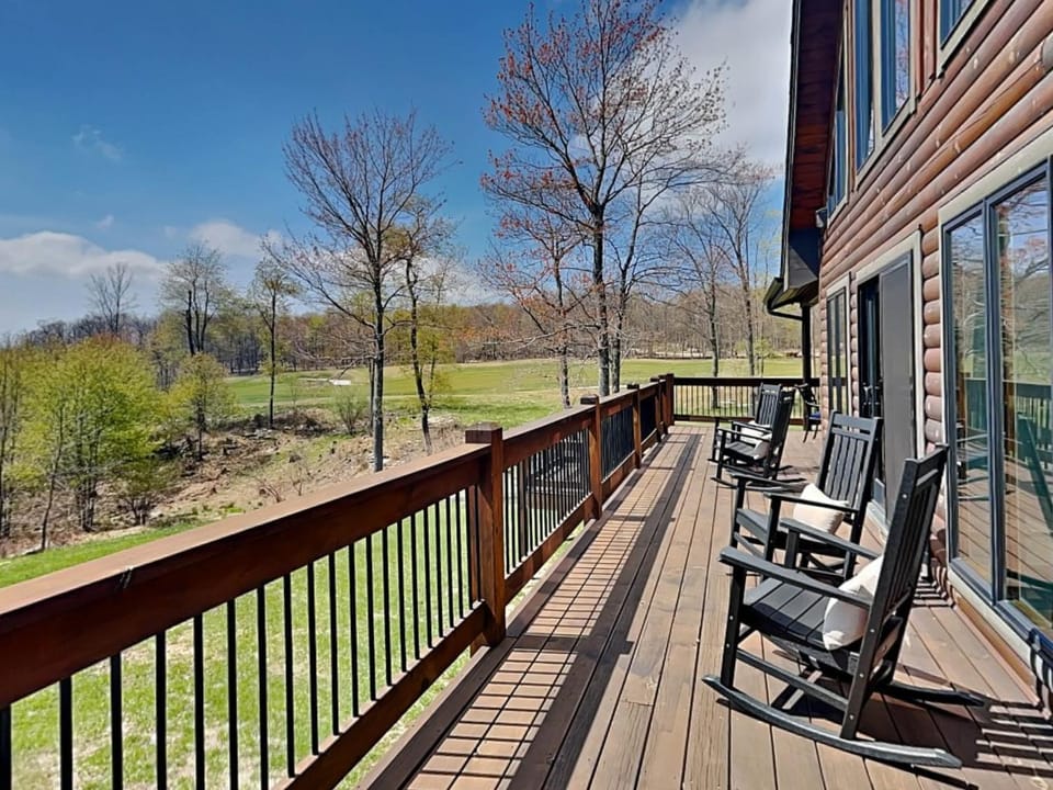 Falcons Landing House in Deep Creek Lake