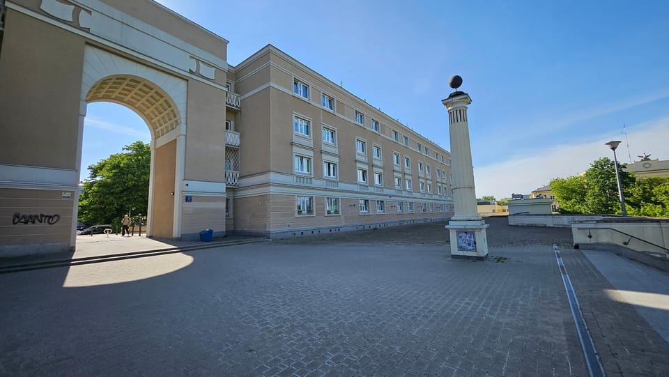 Property building, Day, Neighbourhood, Landmark view, Location