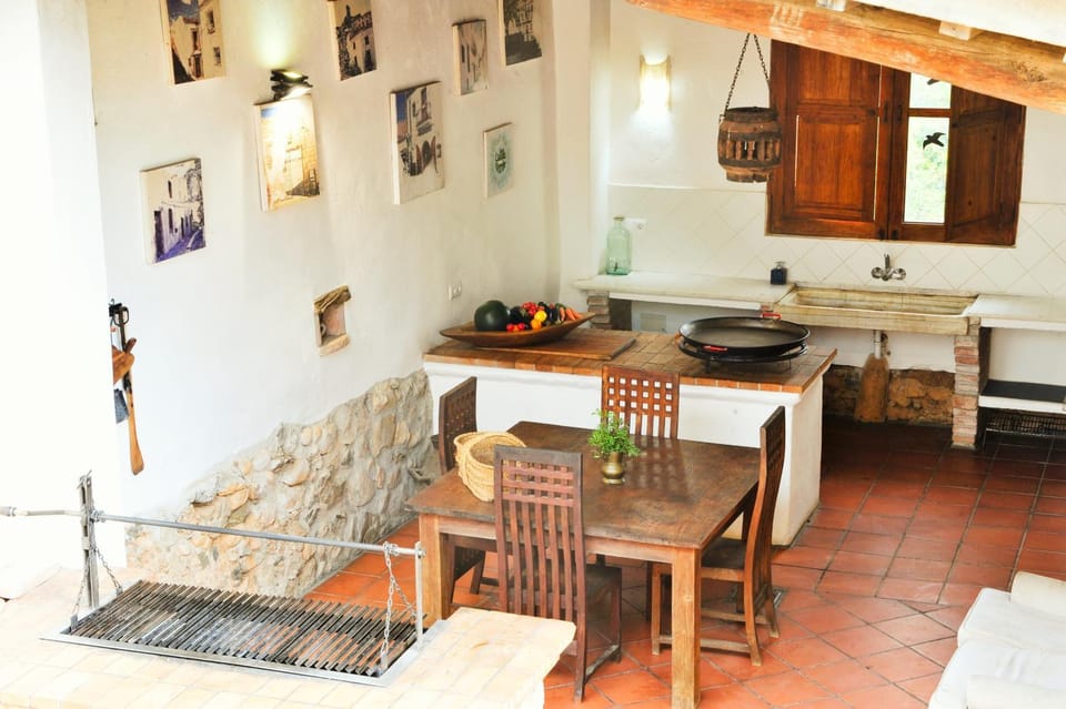 Property building, Kitchen or kitchenette, Living room