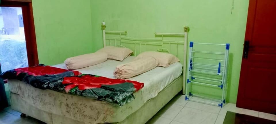 Buhit Guest House Samosir Bed and Breakfast in Indonesia