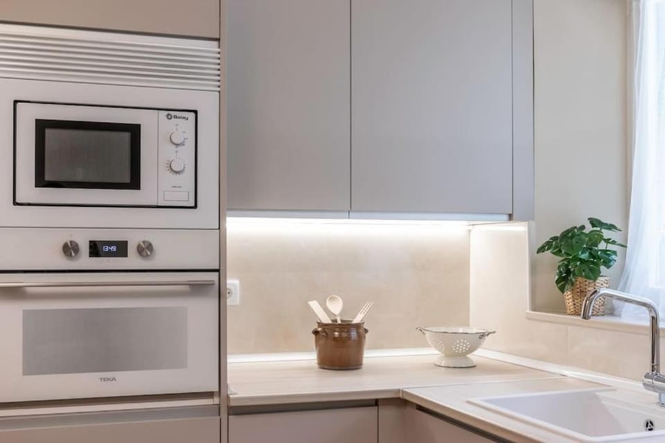 Kitchen or kitchenette, oven, stove