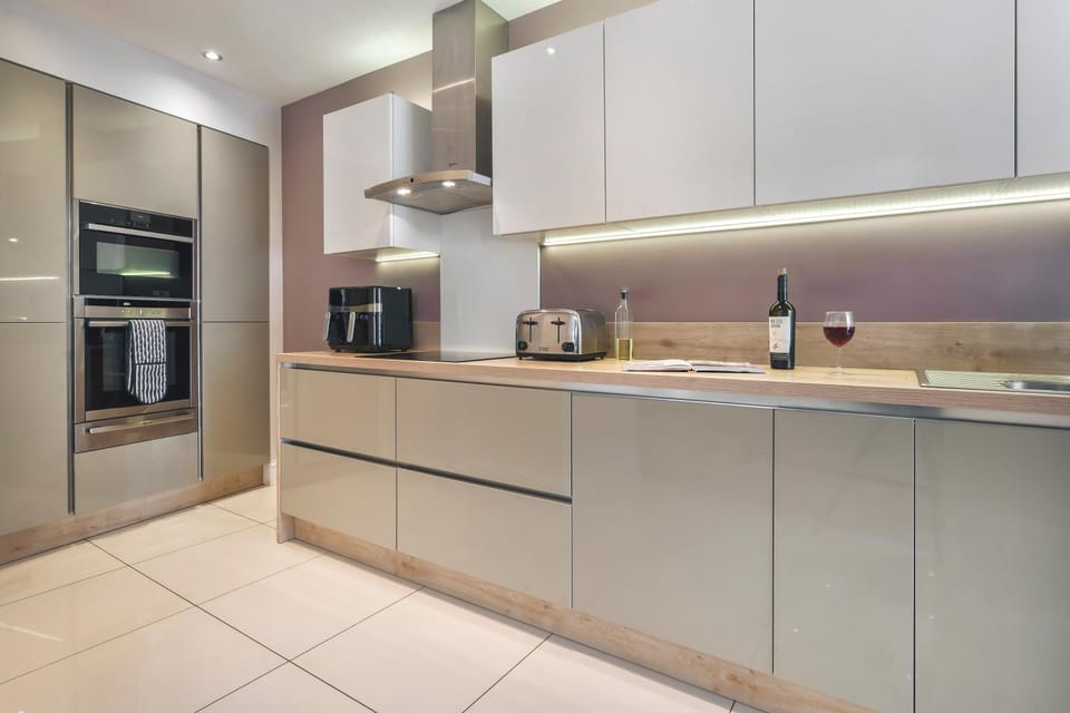 Coffee/tea facilities, Kitchen or kitchenette, dishwasher, minibar, oven, pet friendly, stove, toaster