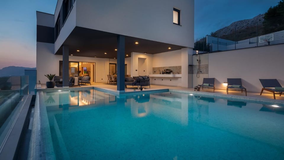Property building, Swimming pool