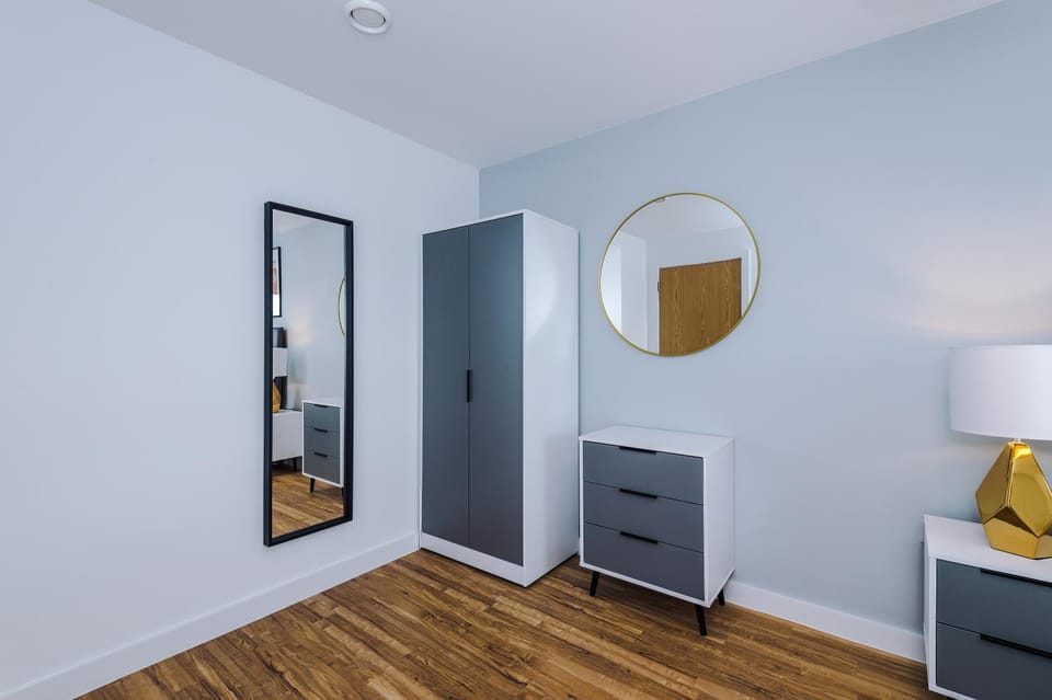 Parking - LastMinDeals - 2Bed Apartment in Salford