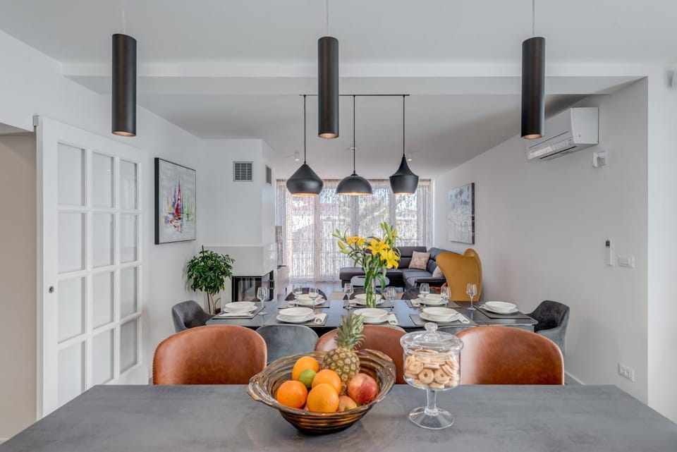Living room, Seating area, Dining area