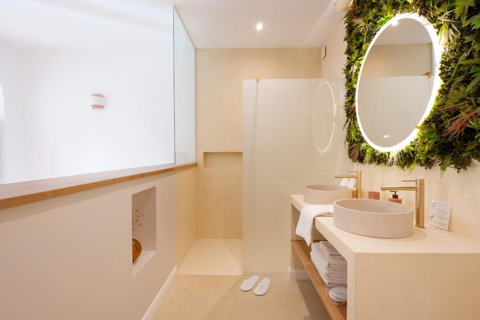 Shower, Bathroom, towels