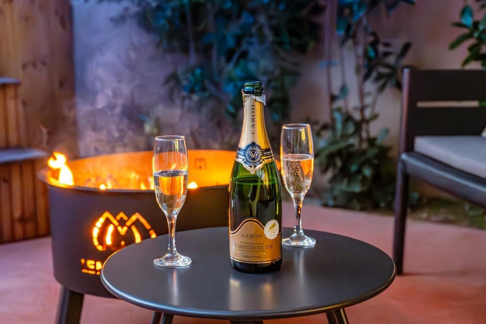 BBQ facilities, Food and drinks, Dining area, Drinks, Alcoholic drinks