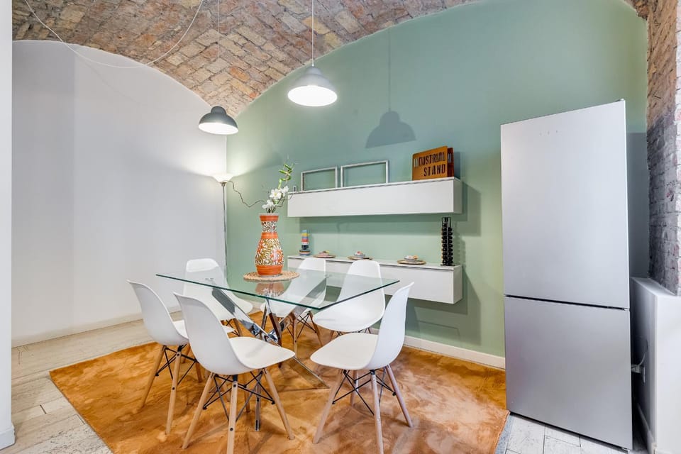 Kitchen or kitchenette, Dining area, minibar, pet friendly
