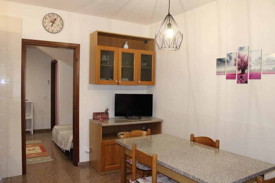 TV and multimedia, Kitchen or kitchenette, Seating area, Dining area