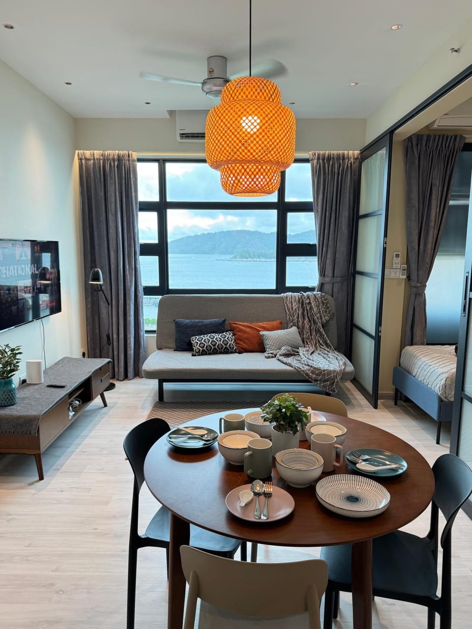 Jesselton Quay l Family Suite l Deluxe l Sunset Seaview l 2R1B l 5 pax Apartment in Kota Kinabalu