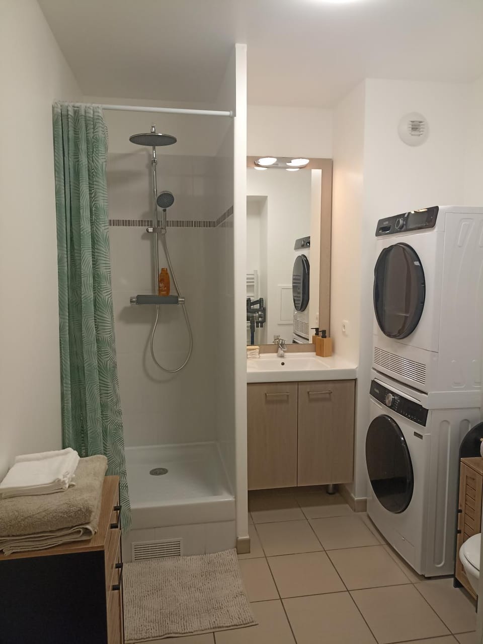 Shower, Bathroom, towels, washing machine, dryer