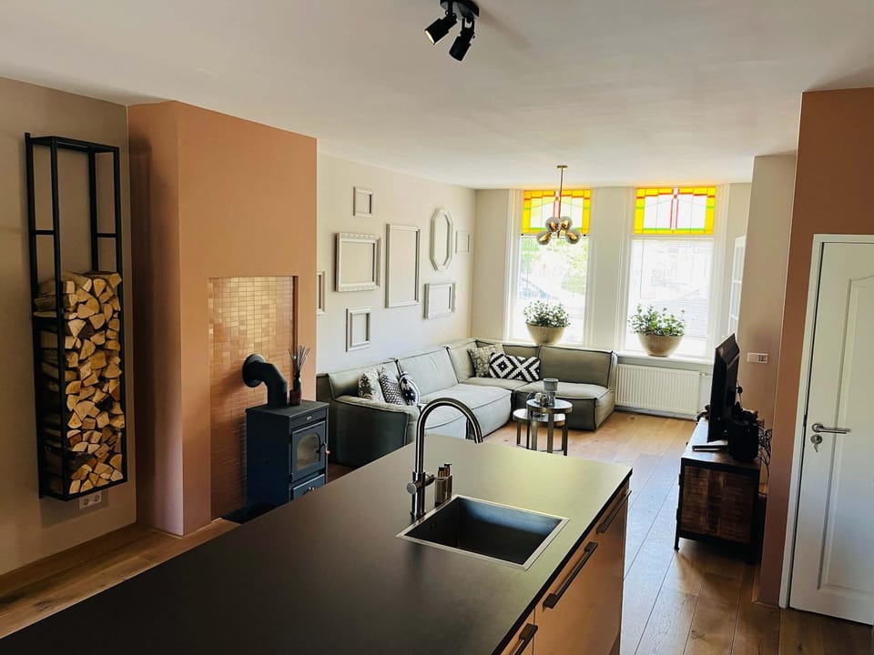 Living room, Seating area, kitchen