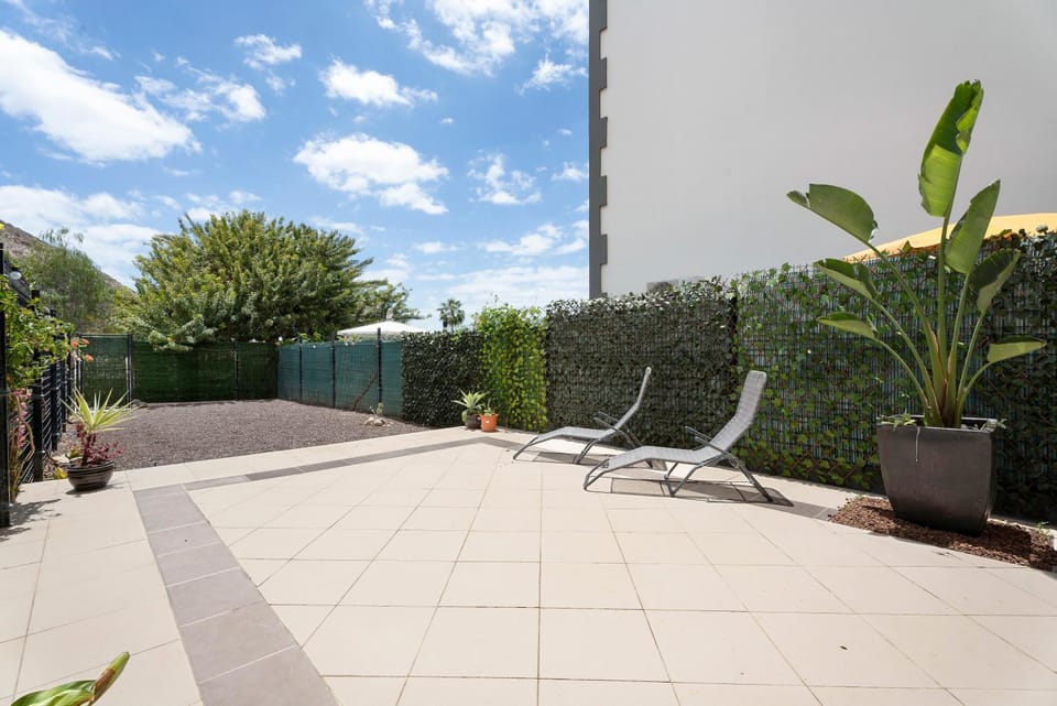 Property building, Balcony/Terrace, Living room