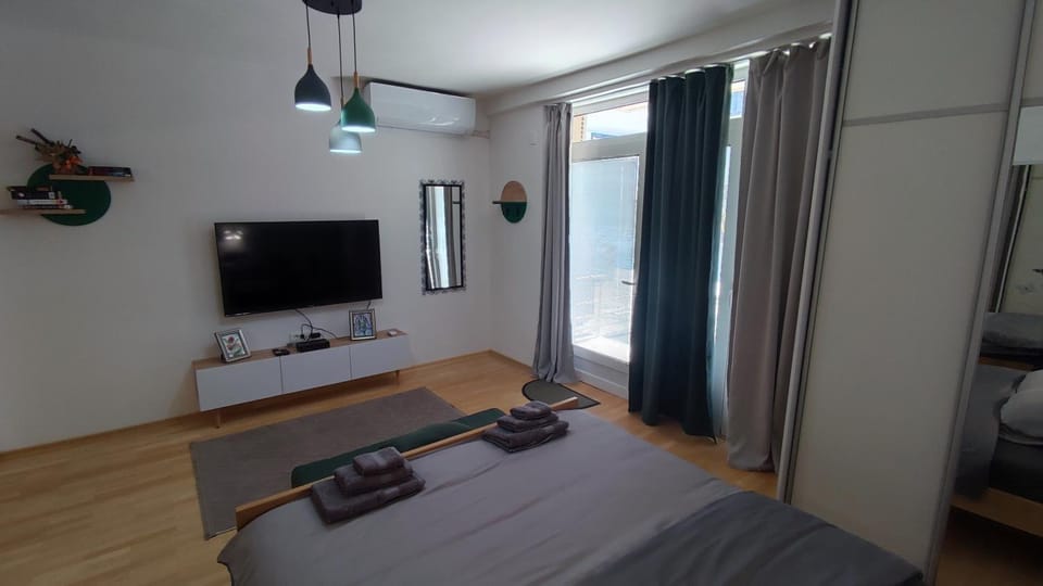 Communal lounge/ TV room, Bed, TV and multimedia, towels