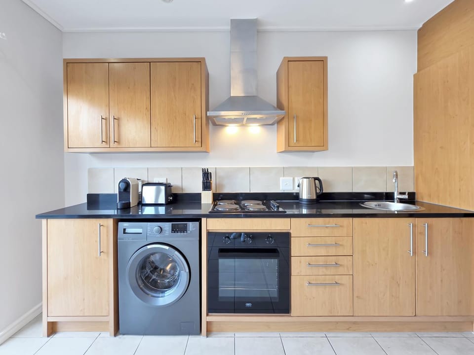 Coffee/tea facilities, Kitchen or kitchenette, oven, stove, stove, toaster, washing machine, washing machine, washing machine, kitchen, kitchen