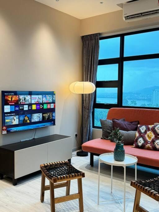 Jesselton Quay l Deluxe l Stylish l Cozy l Sea & Mountain View l 5 pax Apartment in Kota Kinabalu