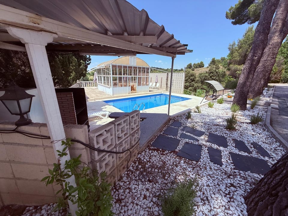 BBQ facilities, Garden, Swimming pool, sunbed