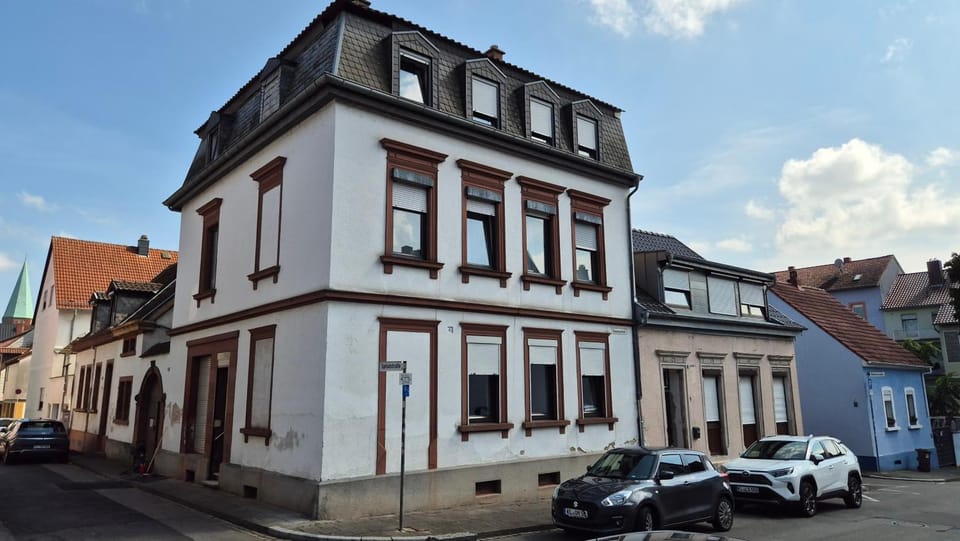 Property building, Street view, Location, Parking