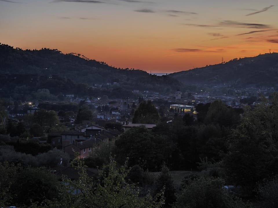 Photo of the whole room, Sunset