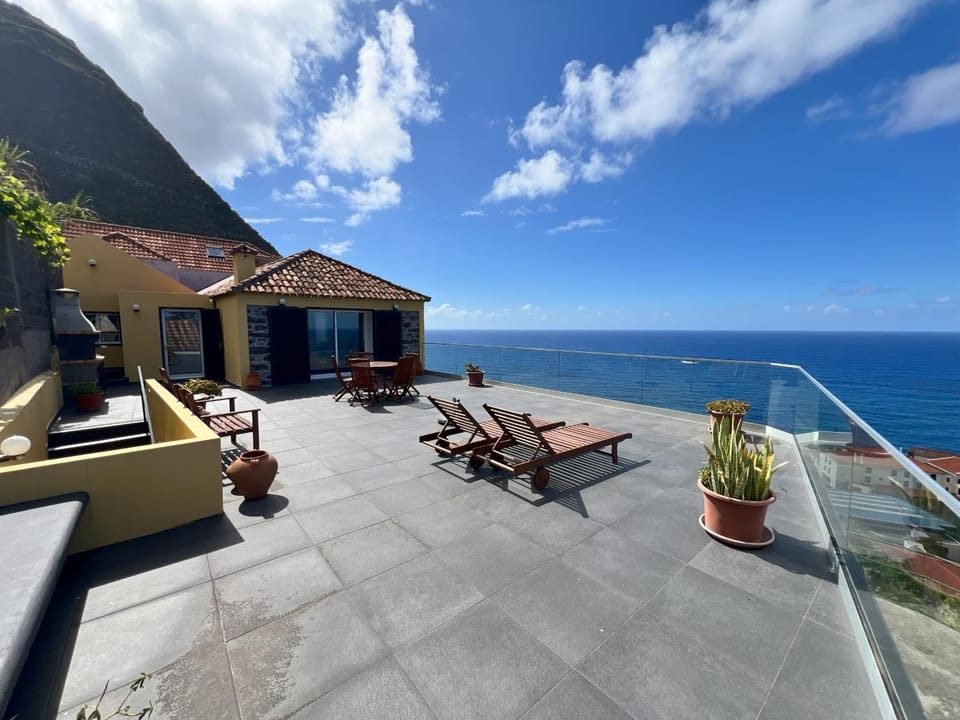 Property building, Natural landscape, View (from property/room), Balcony/Terrace, Mountain view, Sea view, sunbed