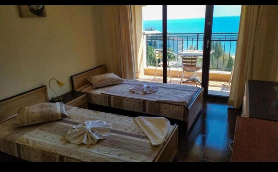 Natural landscape, Balcony/Terrace, Seating area, Bedroom, Sea view