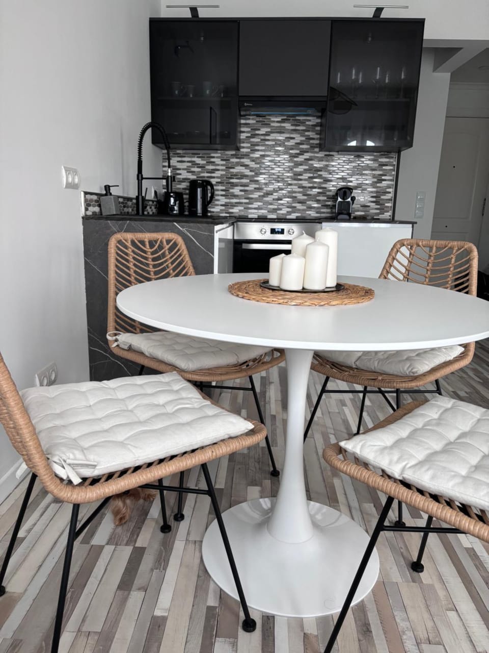 Kitchen or kitchenette, Dining area, kitchen