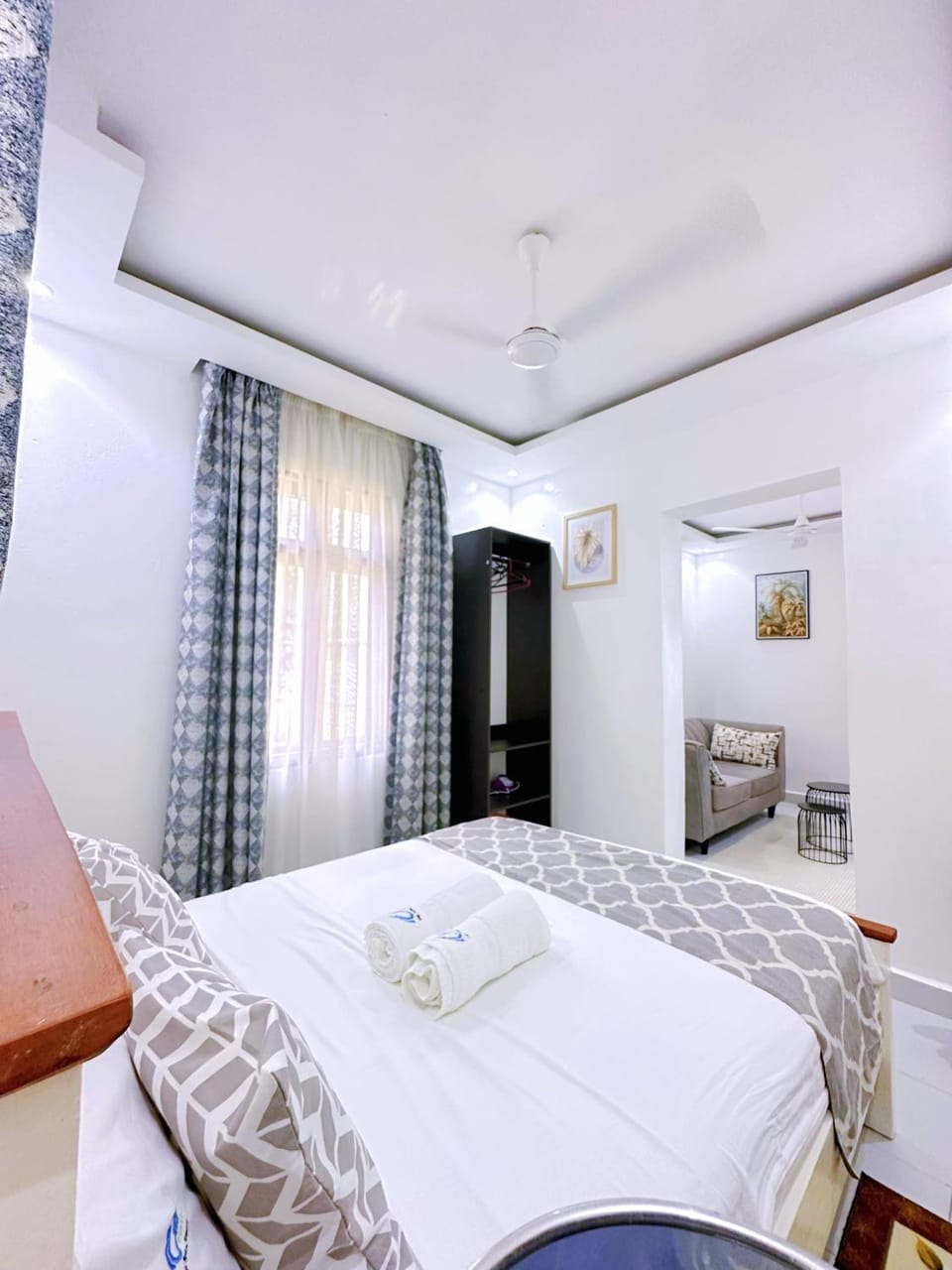 Bed, Bedroom, towels