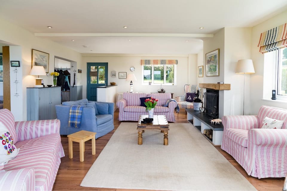 Living room, Seating area, fireplace