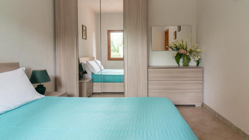 Bed, Other, Photo of the whole room, Bedroom, wardrobe