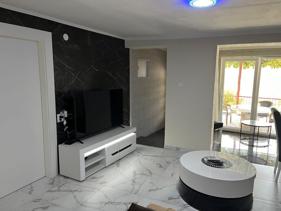 Bay Modern Apartment in Dobrota