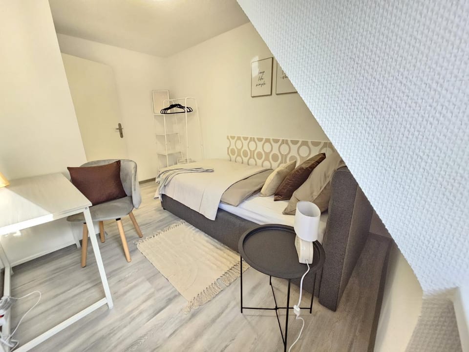 Bed, Photo of the whole room, Bedroom